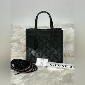 FIELD TOTE 22 WITH HORSE AND CARRIAGE